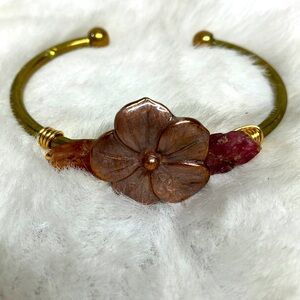 Bengal wire wrapped with cut stone and orchid flower